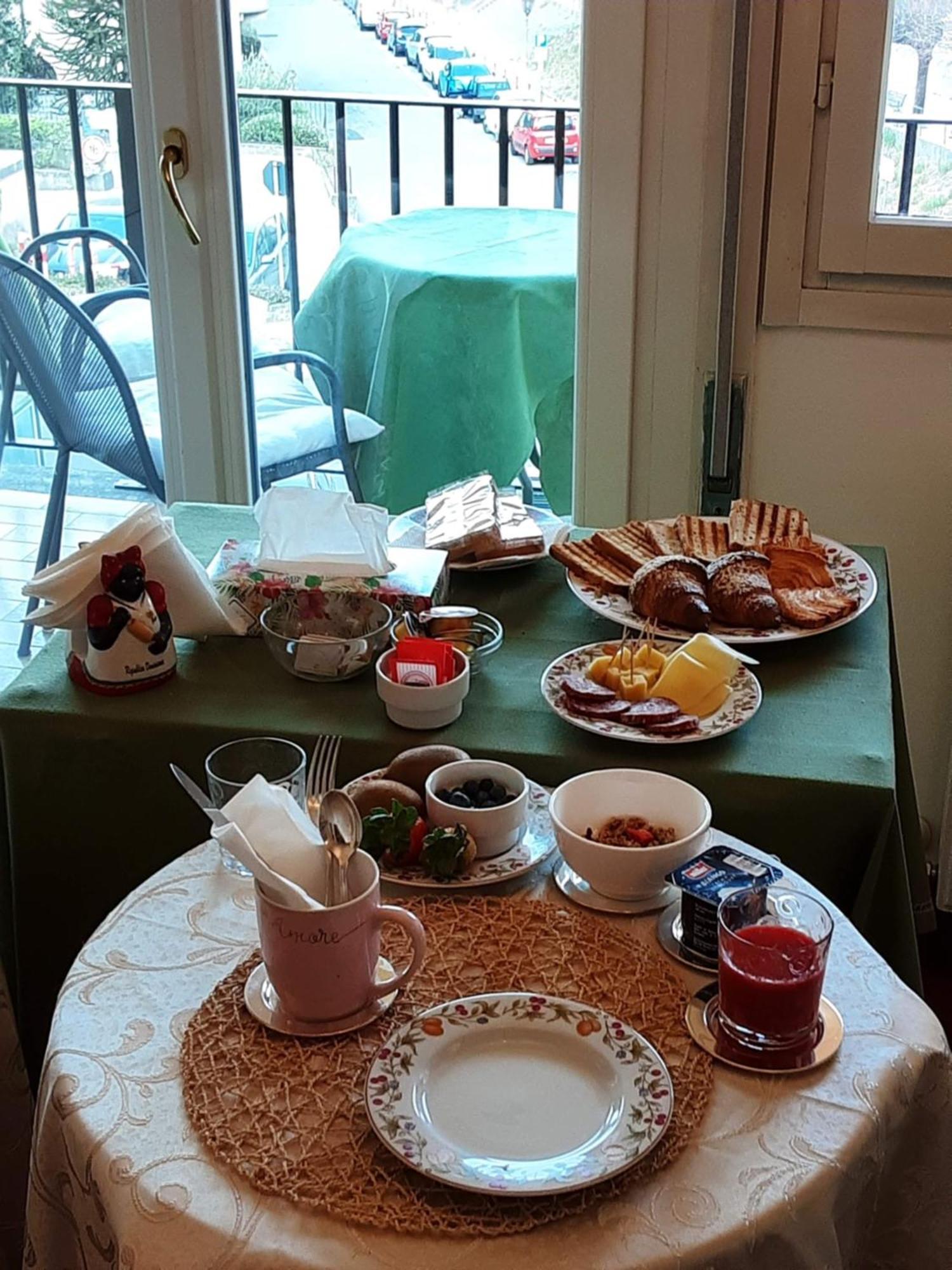 Tosca House 2 Bed and Breakfast Varenna Eksteriør billede